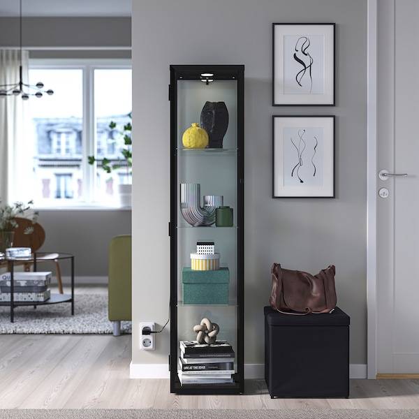 BLÅLIDEN / STRIMSÄV Vitrine mit Beleuchtung, schwarz Fabrikladen