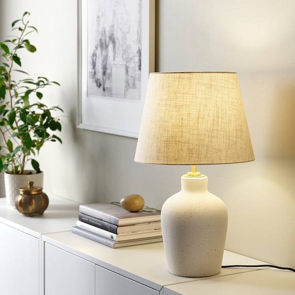 BLIDVÄDER Tischleuchte, elfenbeinweiß Keramik/beige, Valentinstagsangebot