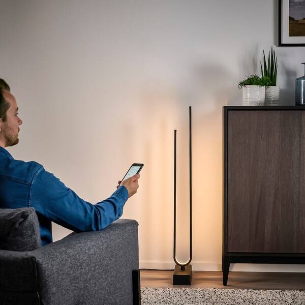 PILSKOTT Standleuchte, LED, smart schwarz Riesige Rabatte