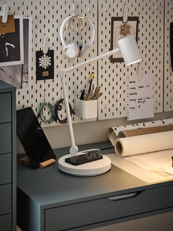NYMÅNE Arbeitsleuchte mit Ladefunktion, weiß Muttertagsangebot