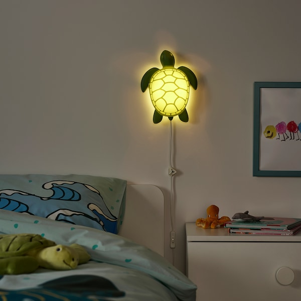 BLÅVINGAD Wandleuchte, LED, Schildkröte/grün Sonderangebot der Fabrik