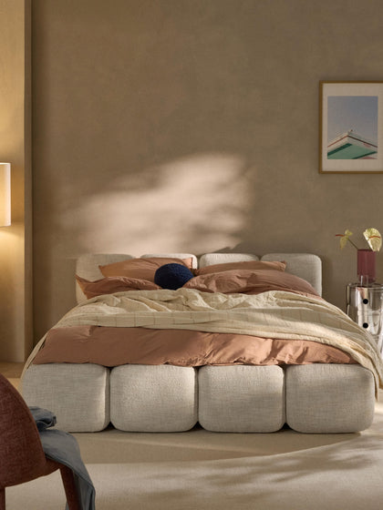 Westwing Collection Polsterbett Tayla aus Bouclé Zeitlich begrenztes Angebot