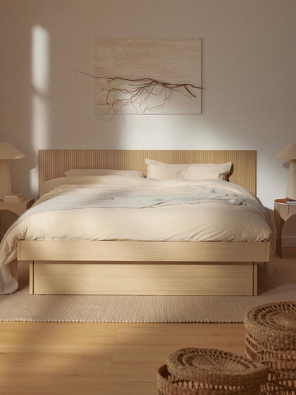 Westwing Collection Holzbett Sato mit Schubladen und Kopfteil Super Sparpreis
