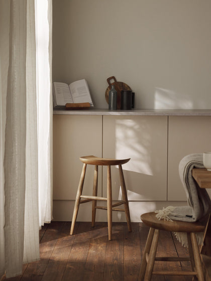 Westwing Collection Thekenhocker Nino aus Mangoholz Zeitlich begrenztes Angebot
