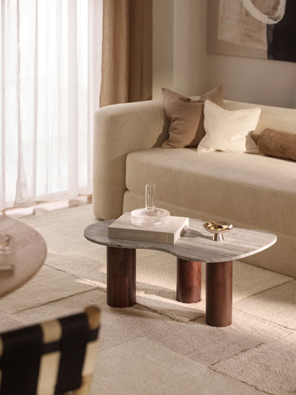 Westwing Collection Marmor-Couchtisch Naruto in organischer Form Bis zu 50% Rabatt