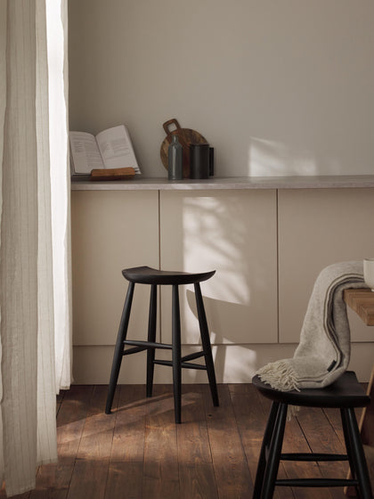 Westwing Collection Thekenhocker Nino aus Mangoholz Saisonale Angebote