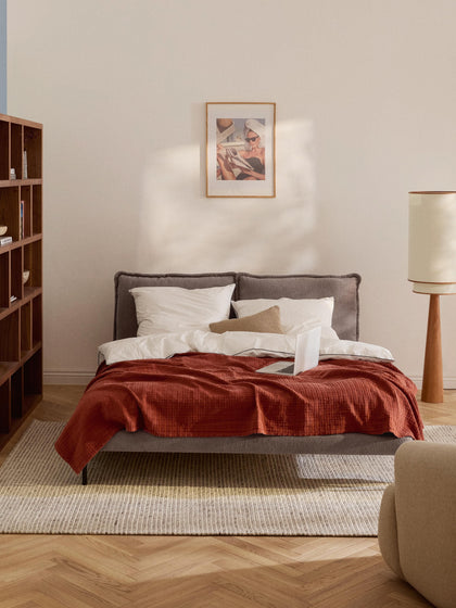 Westwing Collection Polsterbett Amelia aus Teddy-Bouclé Zeitbegrenzte Promotion