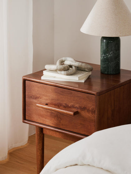 Westwing Collection Nachttisch Paul aus Mangoholz Flash Sale
