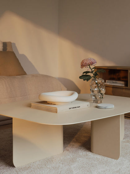 Westwing Collection Handgefertigter Couchtisch Livia Lagerräumung