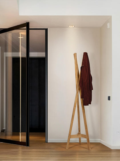 Westwing Collection Garderobenständer Clift aus Eichenholz Zeitlich begrenztes Angebot